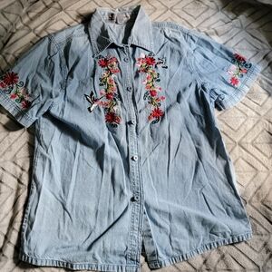 Vintage Passion-I Womens Denim Button Down Embroidered Short Sleeve Shirt Size M